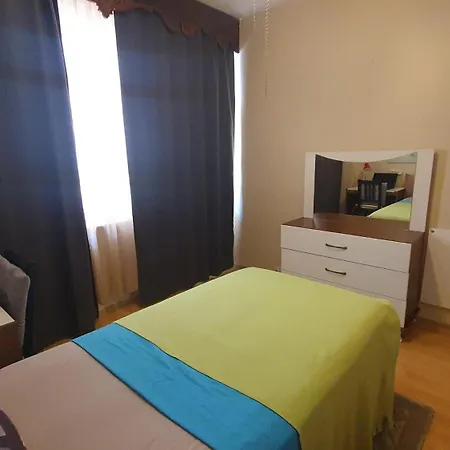 Feeling At In Center 5 Minutes Walk To The Atakoey Metro Station & Metrobus Homestay *